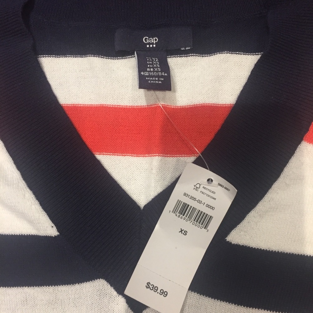 Women’s Gap Sweater - Picture 2 of 4